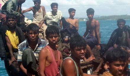 Des réfugiés rohingyas interceptés à Phuket, le 1er janvier dernier © AP / SIPA